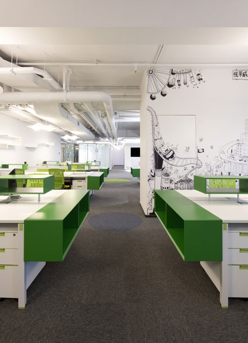 杭州服飾有限公司運營中心辦公區域走道設計