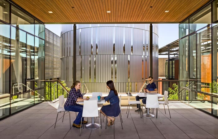 能源廠房休息區裝修設計樓梯案例效果圖