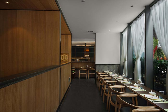 特色川菜館窗邊餐區(qū)裝修設計效果圖