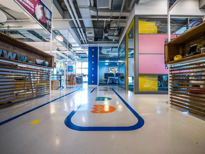 軟件開發(fā)公司辦公室過道裝修設(shè)計實景圖