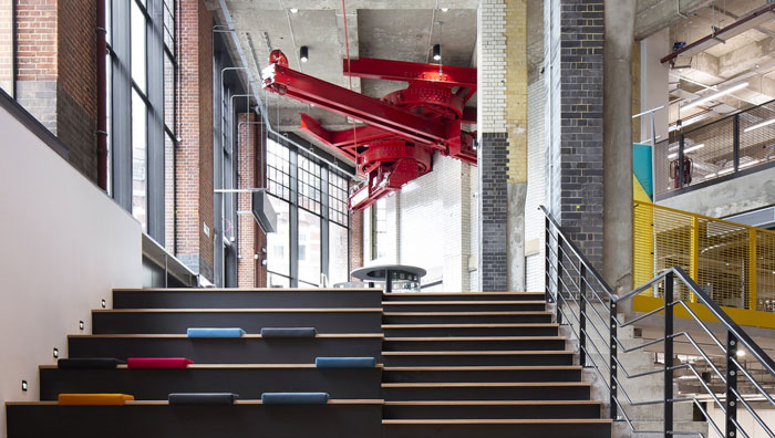 數碼公司總部辦公室樓梯休息區裝修設計效果圖