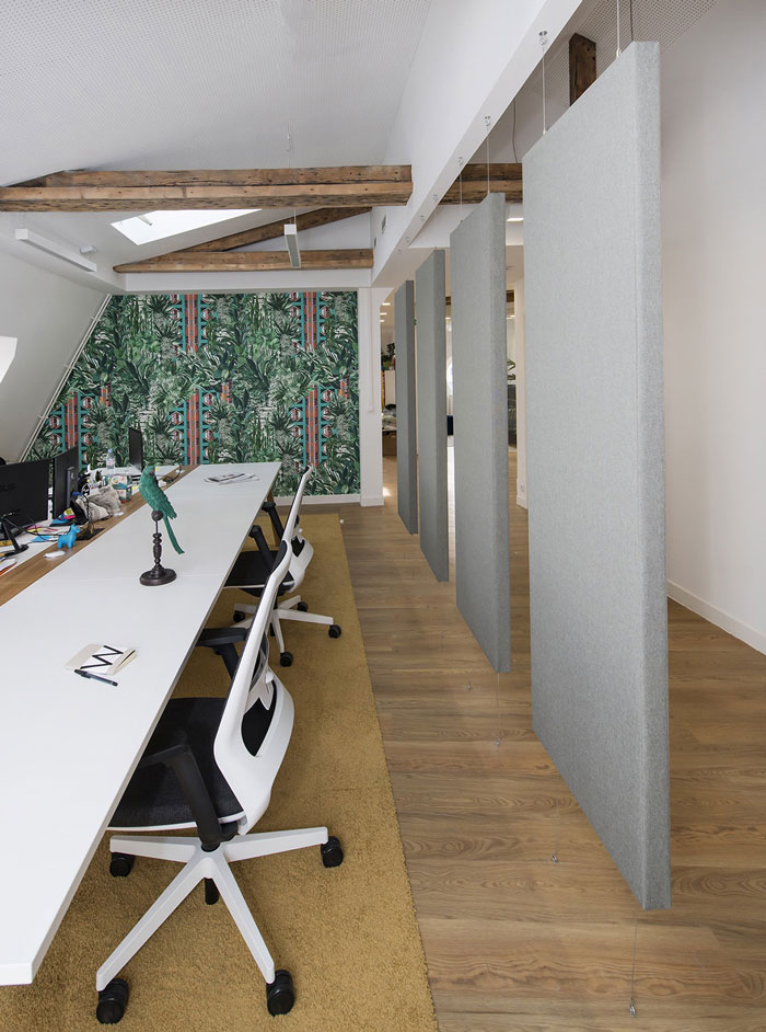 金融公司辦公室辦公區(qū)裝修設計效果圖