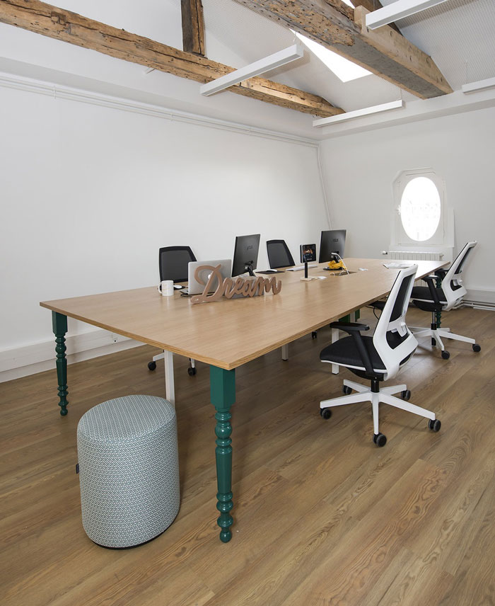 金融公司辦公室辦公區(qū)裝修設計效果圖