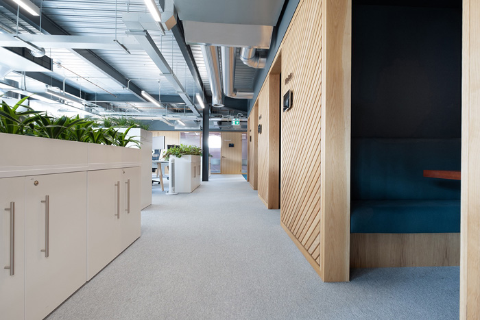 開放式辦公空間過道裝修設計效果圖