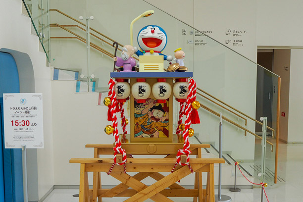 哆啦a夢主題餐廳進門區(qū)裝修設計效果圖